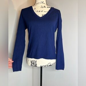 A.R.I | V - Neck Sweater